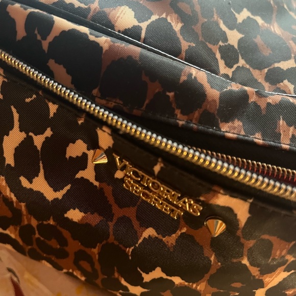 ✨VS Make Up Bag ✨ - Picture 4 of 4